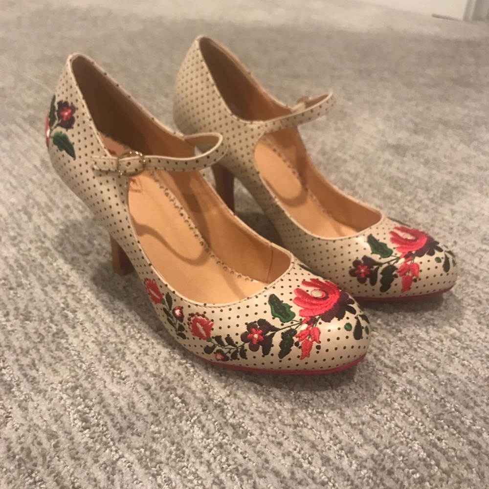 Polka Dot Mary Jane Pumps